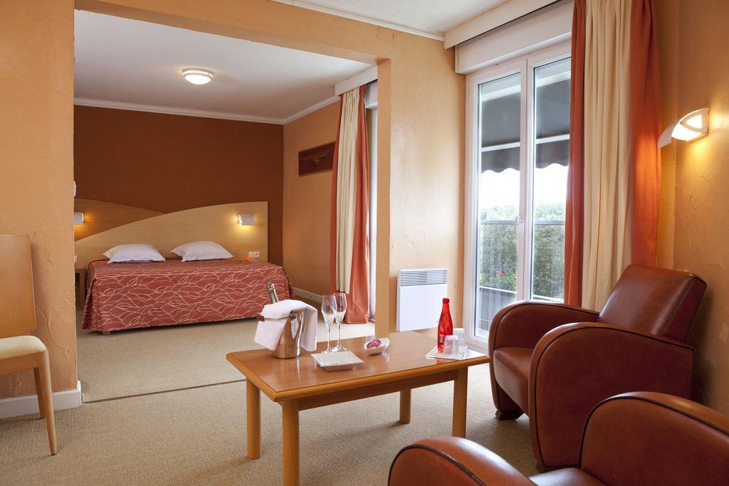 Hotel Sports & Spa - La Voile D'Or Sables-dʼOr-les-Pins Buitenkant foto